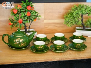 Bộ ấm chén dáng quả hồng men xanh hoa sen vẽ vàng kim, 350ml