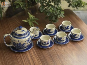 Bộ ấm chén dáng quai vuông men cổ vẽ chuồn sen xanh lam, 350ml