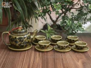 Bộ ấm chén dáng quai vuông men cổ vẽ hoa dây màu vàng rêu, 350ml