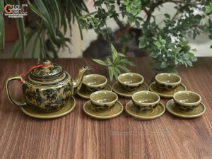 Bộ ấm chén dáng quai vuông men cổ vẽ hoa dây màu vàng rêu, 350ml