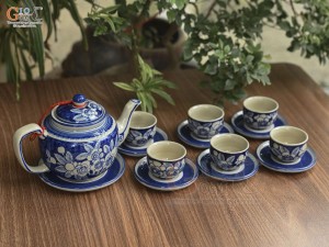 Bộ ấm chén dáng quai vuông men cổ vẽ hoa nền băng, 350ml