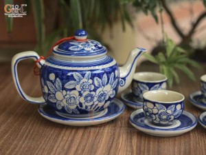 Bộ ấm chén dáng quai vuông men cổ vẽ hoa nền băng, 350ml