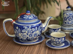 Bộ ấm chén dáng quai vuông men cổ vẽ hoa nền băng 350ml, đầy đủ phụ kiện