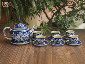 Bộ ấm chén dáng quai vuông men cổ vẽ hoa nền băng, 350ml