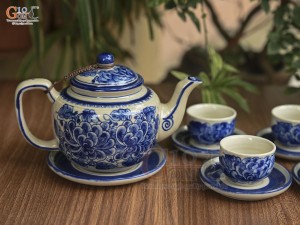 Bộ ấm chén dáng quai vuông men cổ vẽ hoa phù dung xanh lam, 350ml