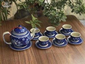 Bộ ấm chén dáng quai vuông men cổ vẽ hoa Sen nền băng, 350ml