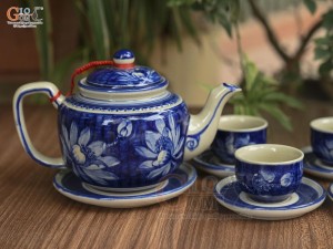 Bộ ấm chén dáng quai vuông men cổ vẽ hoa Sen nền băng, 350ml