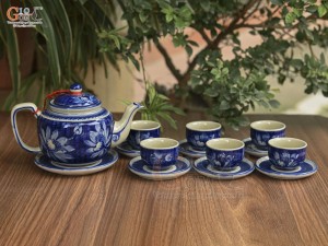 Bộ ấm chén dáng quai vuông men cổ vẽ hoa Sen nền băng, 350ml