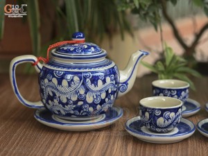 Bộ ấm chén dáng quai vuông men cổ vẽ lá nền băng, 350ml