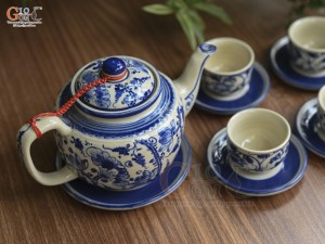Bộ ấm chén dáng quai vuông men cổ vẽ Sen xanh lam, 350ml