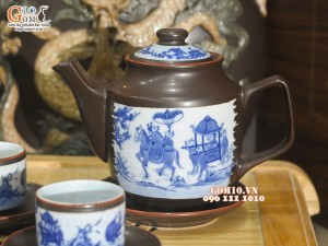 Bộ ấm chén dáng quai vuông men nâu chỉ đỏ cảnh Đám Cưới Chuột, 500ml