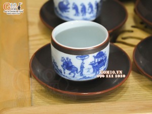 Bộ ấm chén dáng quai vuông men nâu chỉ đỏ cảnh Đám Cưới Chuột, 500ml