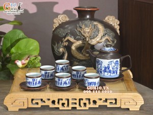 Bộ ấm chén dáng quai vuông men nâu chỉ đỏ cảnh Vinh Quy Bái Tổ, 500ml