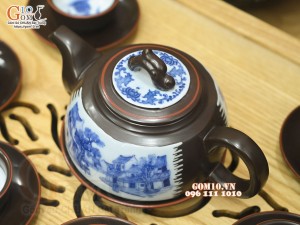 Bộ ấm chén dáng rỏ cua men nâu chỉ đỏ cảnh Phố Cổ, 400ml