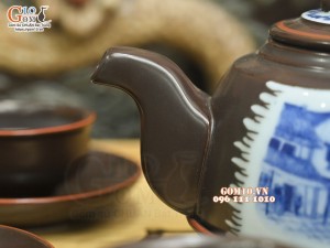 Bộ ấm chén dáng rỏ cua men nâu chỉ đỏ cảnh Phố Cổ, 400ml