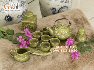 Bộ ấm chén dáng rỏ cua men rêu, khay tùng - đầy đủ phụ kiện