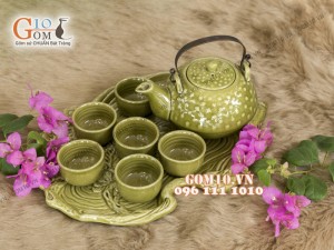 Bộ ấm chén dáng rỏ cua men rêu, quai đồng khay tùng