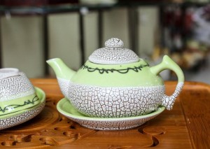 Bộ ấm chén dáng rùa rạn, khay tròn