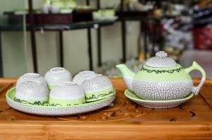 Bộ ấm chén dáng rùa rạn, khay tròn