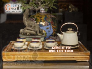 Bộ ấm chén dáng siêu men hỏa biến, quai đồng