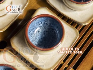 Bộ ấm chén dáng siêu men hỏa biến, quai đồng