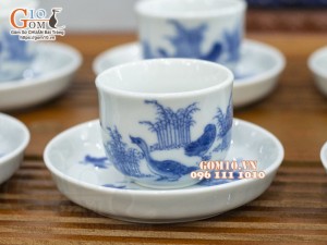 Bộ ấm chén dáng quai ngang men lam cổ vẽ Phi Minh Túc Thực, 330ml