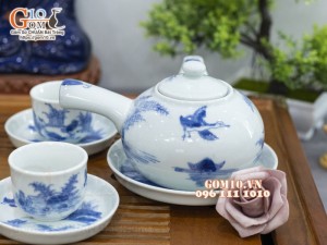 Bộ ấm chén dáng quai ngang men lam cổ vẽ Phi Minh Túc Thực, 330ml