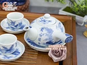 Bộ ấm chén dáng quai ngang men lam cổ vẽ Phi Minh Túc Thực, 330ml