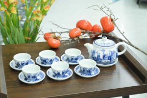 Bộ ấm chén dáng thấp men lam cổ cảnh Trúc Lâm Thất Hiền, 300ml