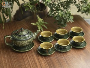 Bộ ấm chén dáng thấp men lục cổ khắc nổi hoa sen, 350ml