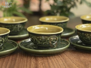 Bộ ấm chén dáng thấp men lục cổ khắc nổi hoa sen, 350ml