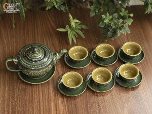 Bộ ấm chén dáng thấp men lục cổ khắc nổi hoa sen, 350ml