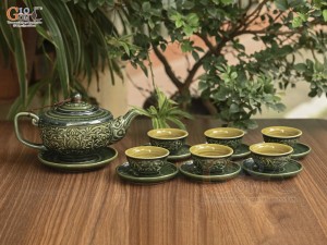 Bộ ấm chén dáng thấp men lục cổ khắc nổi hoa sen, 350ml