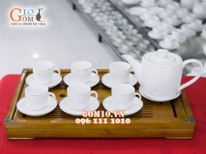 Bộ ấm chén dáng thùng men trắng, kẻ chỉ vàng kim 750ml