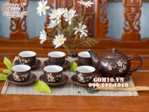 Bộ ấm chén dáng tống men nâu chỉ đỏ, vẽ hoa mai trắng 350ml