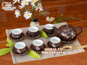 Bộ ấm chén dáng tống men nâu chỉ đỏ, vẽ hoa mai trắng 350ml