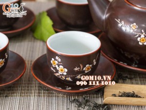 Bộ ấm chén dáng tống men nâu chỉ đỏ, vẽ hoa mai trắng 350ml