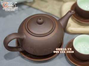 Bộ ấm chén dáng tống nâu khắc Phúc Lộc Thọ kẻ chỉ đỏ, 350ml