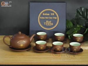 Bộ ấm chén dáng tống nâu khắc Phúc Lộc Thọ kẻ chỉ đỏ in logo