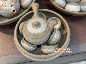 Bộ ấm chén dáng tròn quai ngang, gốm hồng sa quẹt trắng, khay tròn 150ml