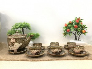 Bộ ấm chén dáng vại men hỏa biến gấm vàng khắc sen, 350ml