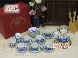 Bộ ấm chén dáng vại men lam cổ vẽ Trúc Lâm Thất Hiền bọc đồng - in logo