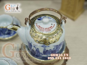 Bộ ấm chén dáng vại men lam cổ vẽ Trúc Lâm Thất Hiền bọc đồng - in logo