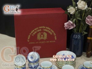Bộ ấm chén dáng vại men lam cổ vẽ Trúc Lâm Thất Hiền bọc đồng - in logo