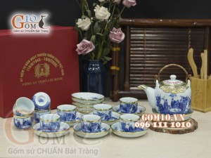 Bộ ấm chén dáng vại men lam cổ vẽ Trúc Lâm Thất Hiền bọc đồng - in logo