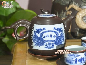 Bộ ấm chén dáng vại men nâu chỉ đỏ cảnh Vinh Quy Bái Tổ, 600ml