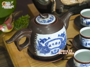 Bộ ấm chén dáng vại men nâu chỉ đỏ cảnh Vinh Quy Bái Tổ, 600ml