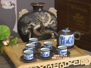 Bộ ấm chén dáng vại men nâu chỉ đỏ cảnh Vinh Quy Bái Tổ, 600ml