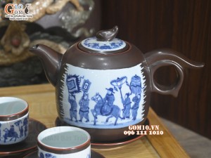 Bộ ấm chén dáng vại men nâu chỉ đỏ cảnh Vinh Quy Bái Tổ, 600ml