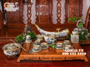 Bộ ấm chén dáng vại men rạn cổ bọc đồng, cảnh sơn thủy, đầy đủ phụ kiện